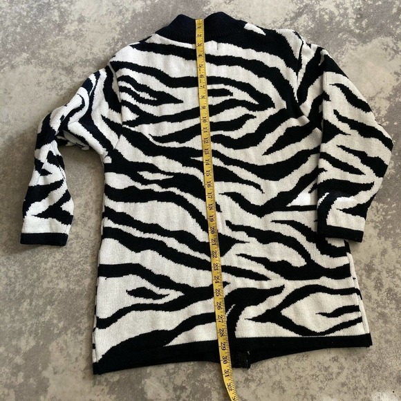 Diane von Furstenberg Zebra Print full Zip Mid Length cardigan sweater medium - Picture 7 of 11